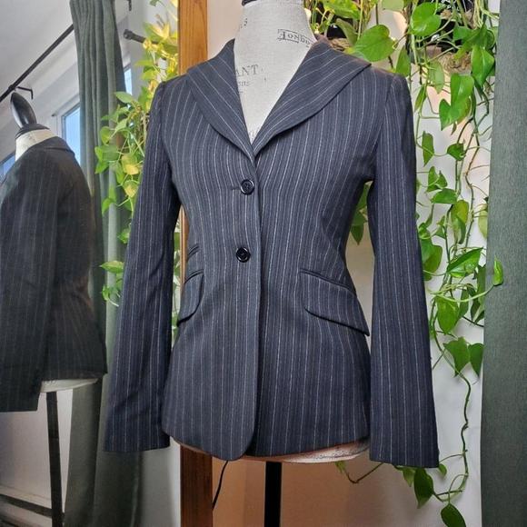 BCBG MaxAzria | Pinstripe Collared Single Breasted Contoured Blazer Jacket (S) - Picture 4 of 12